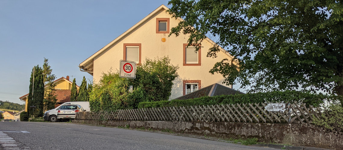 Giebelansicht Ferienwohnungen Dorf an der Sonne